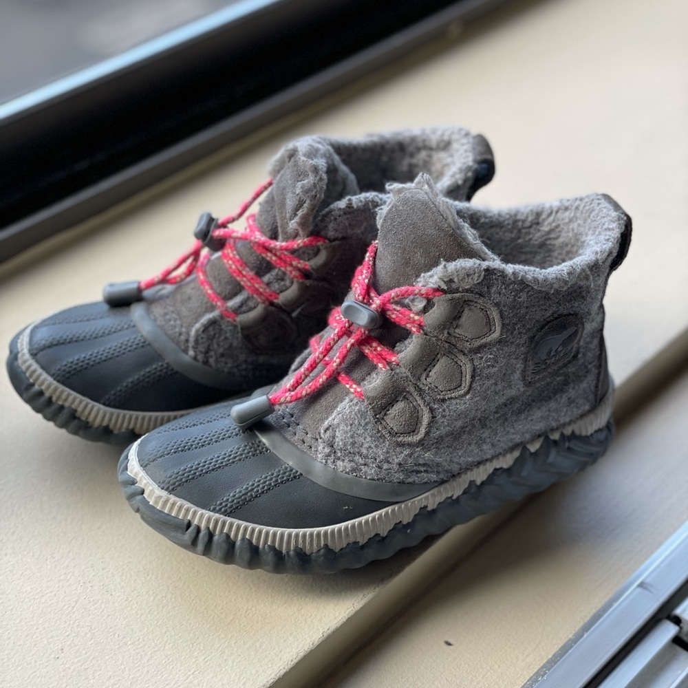 Sorel - little boy’s winter boots - size 1